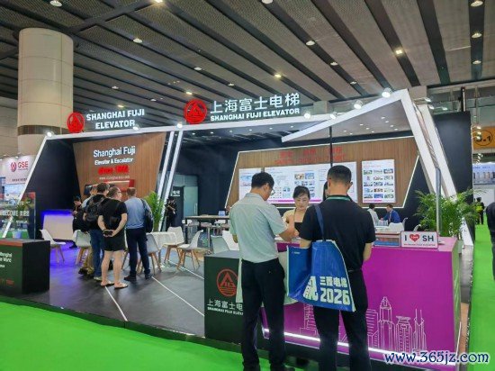 这是5月20日拍摄的第17届中国国外电梯博览会现场（手机相片）。新华社记者 王丰 摄
